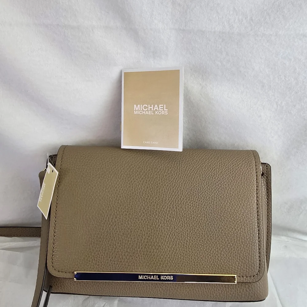 NWT Michael Kors Evelyn Medium Flap Crossbody Bag Beige Pebbled Leather Purse